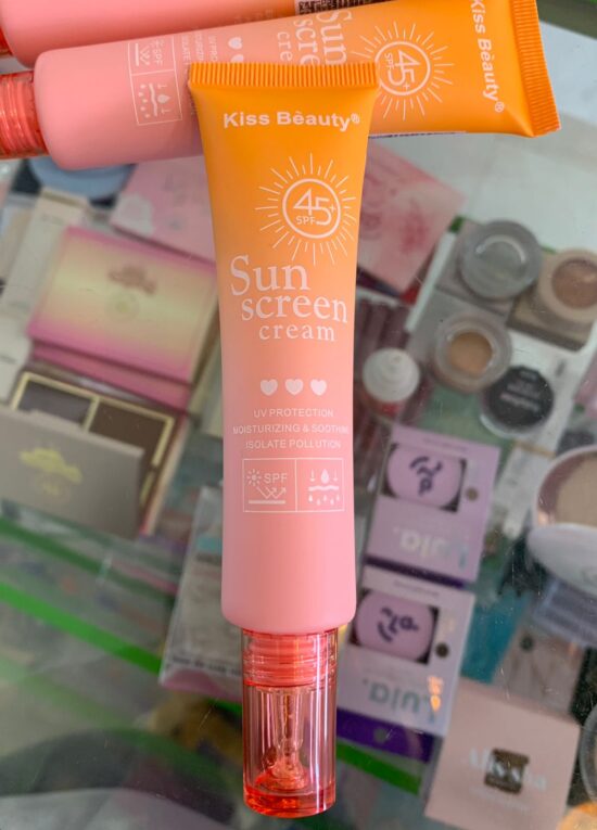 KISS BEAUTY PROTECTOR SOLAR SPF 45 CON COLOR