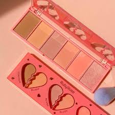PALETA DE RUBOR ILUMINADOR Y CONTORNO CORAZON RUBY ROSE