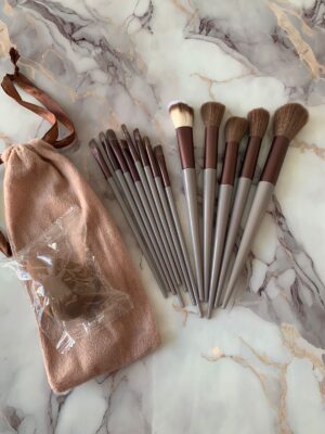 JUEGO DE BROCHAS DE MAQUILLAJE + BEAUTY BLENDER