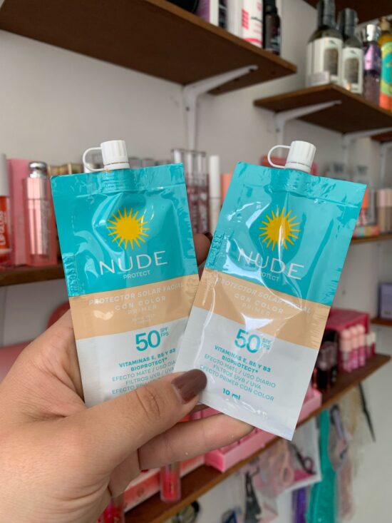 NUDE PROTECTOR SOLAR EN SACHET CON COLOR SPF 50