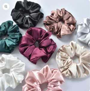 MOÑOS EN SATIN